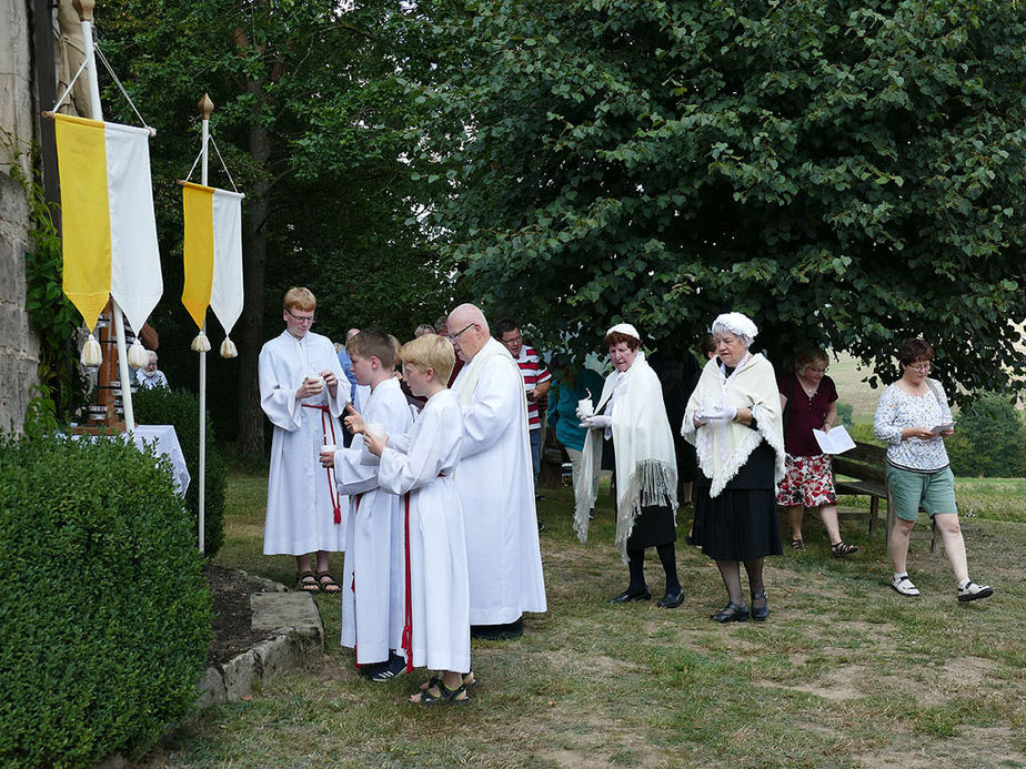 Nachfeier des Mährisch-Neustädter Wachsstockfestes an der Weingartenkapelle (Foto: Karl-Franz Thiede)